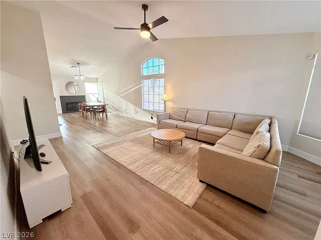3 bed, 2.0 bath, 1587 sqft, $2,499 — Photo 4