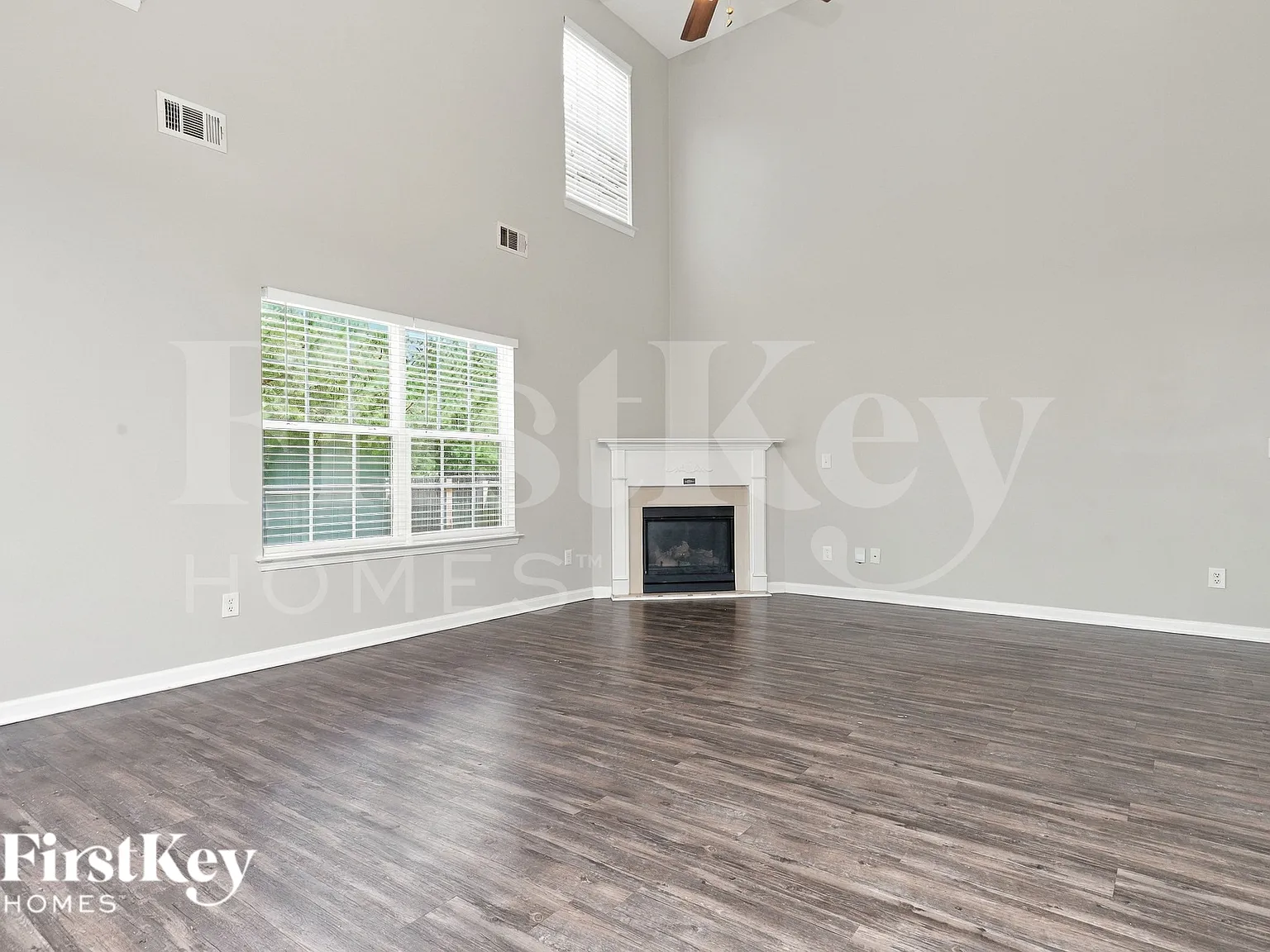 3 bed, 2.5 bath, 2392 sqft, $2,015 — Photo 2