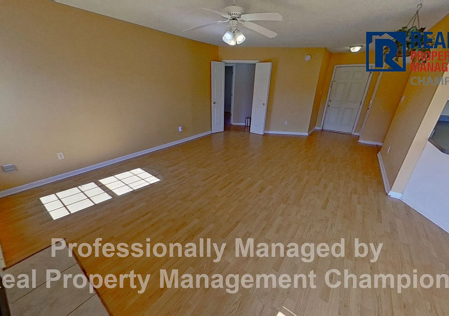 3BR/2BA w/ Bonus Room, Fenced Yard Minutes to Beaches — Photo 2