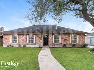 5131 Whittier Oaks Dr, Friendswood, TX 77546