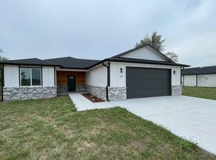 313 S Sycamore Dr, Valley Center, KS 67147