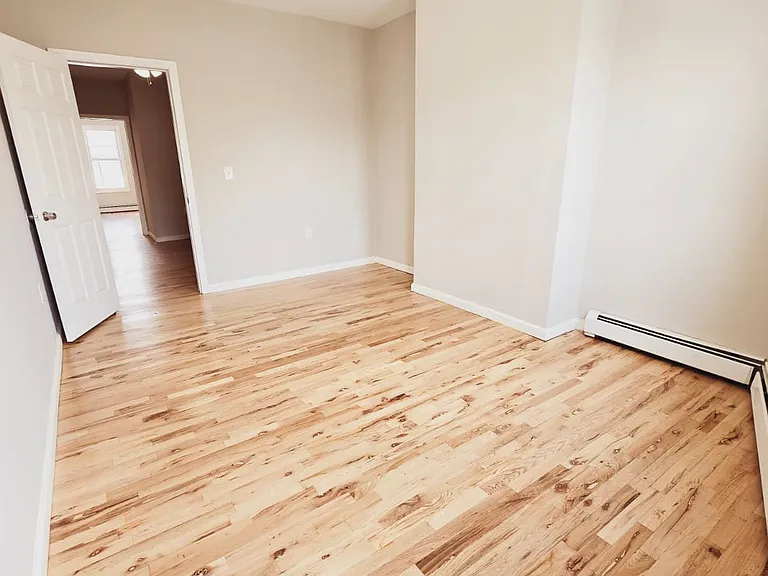 11 Rose Ave #1A — Photo 2