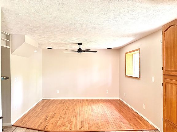 3rd image of 1112 Glenn Ave