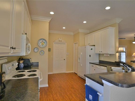 3rd image of 4492 Waterford Dr