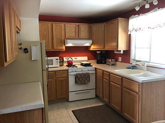 Nice size kitchen. (No dishwasher).