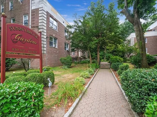 824 Palmer Rd APT 2F, Bronxville, NY 10708