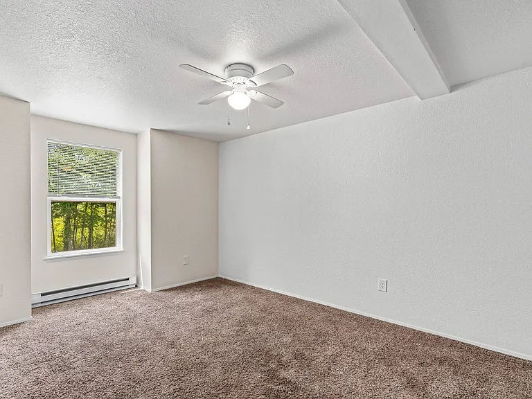 Eastway Circle Apartments — Photo 15