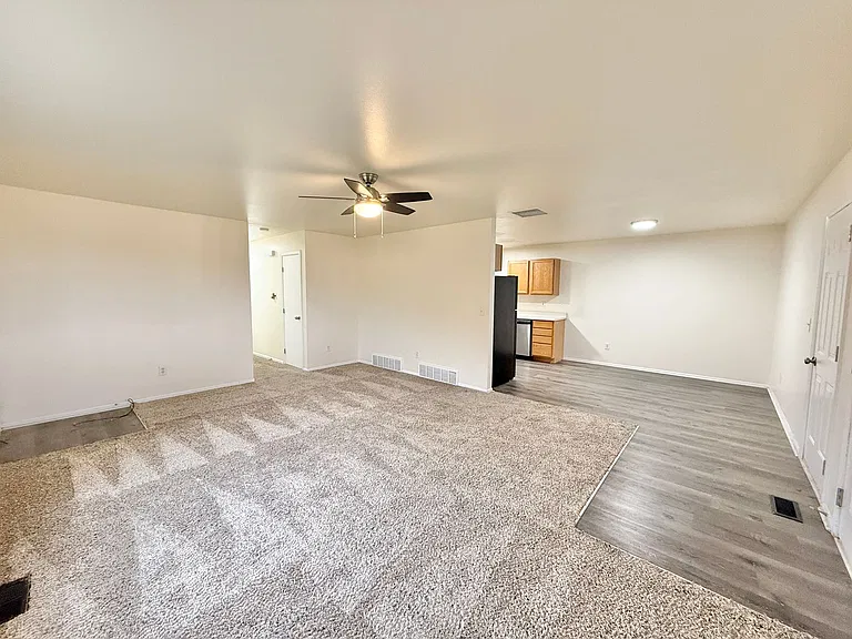 636 E Clarion Dr #B — Photo 9