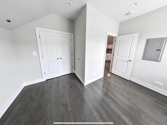 2nd image of 3340 N Kenmore Ave Unit 3