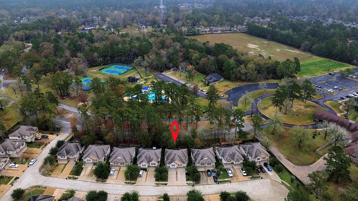 Building Photo - 16130 Beachside Pl