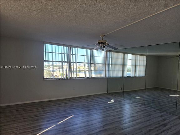 3rd image of 1301 Miami Gardens Dr #1206W