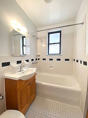 5th image of 21-32 Crescent St #C7