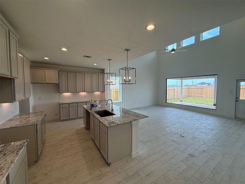 1st image of 822 Orchard Vale Rd