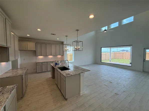 822 Orchard Vale Rd, Rosharon, TX 77583
