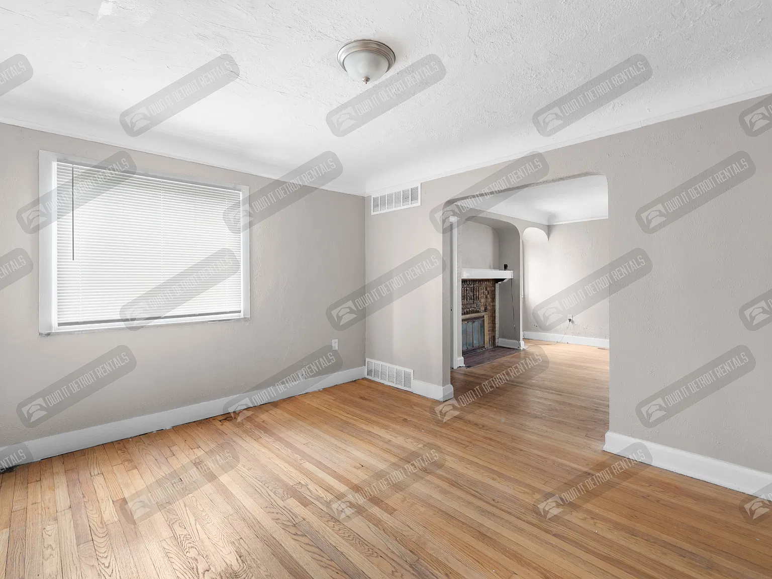 House- Colonial — Photo 3