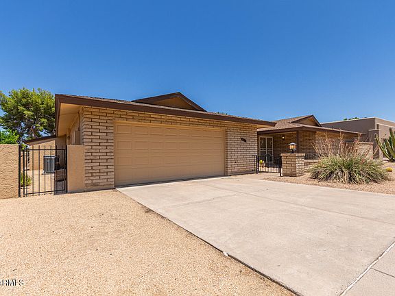 3rd image of 132 W WOOD Drive