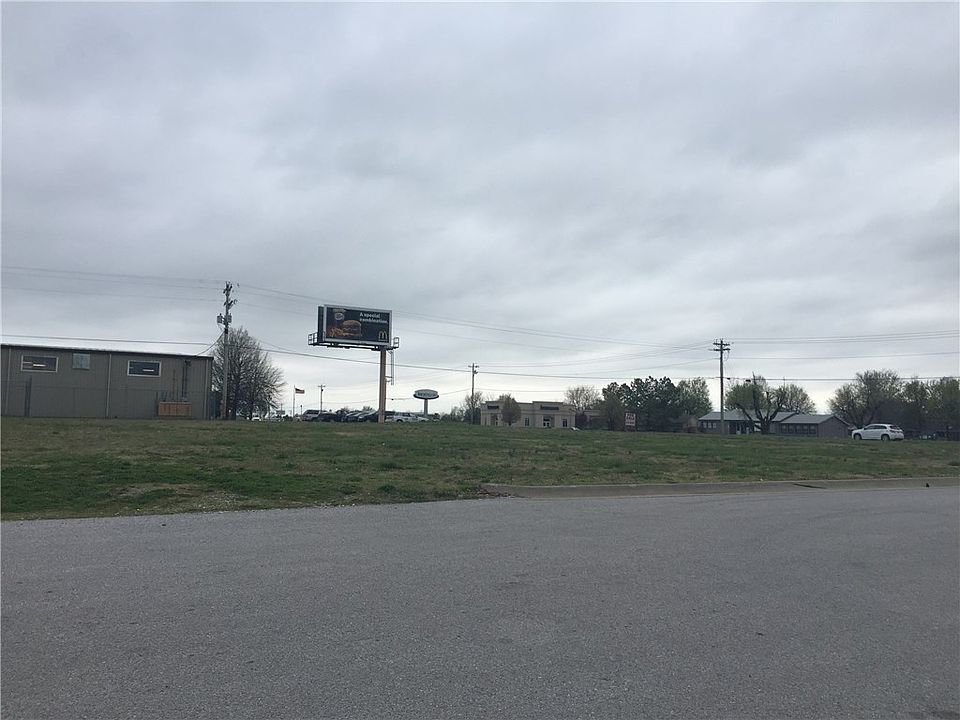 2nd image of E Robinson Ave