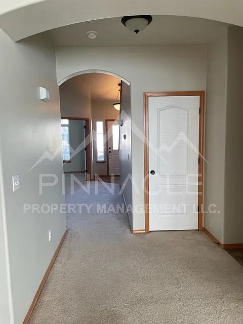 4 bed, 2.5 bath, 2393 sqft, $2,800 — Photo 4