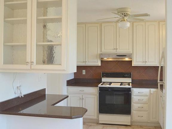 3rd image of 14848 Haymarket Ln