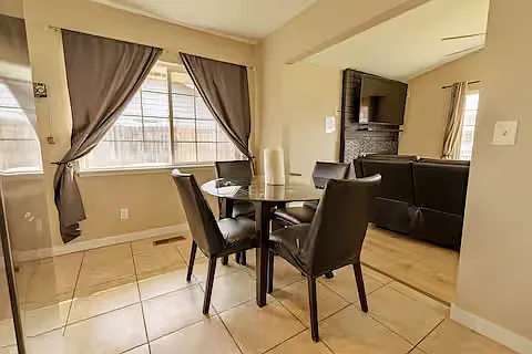 3207 Gregory Ave — Photo 7