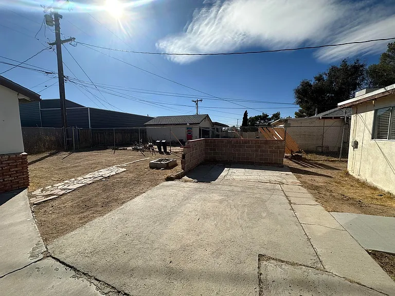 301 Panamint Ave — Photo 4