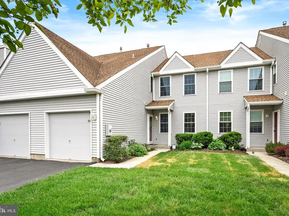 33 Hemlock Ct, Bordentown, NJ 08505