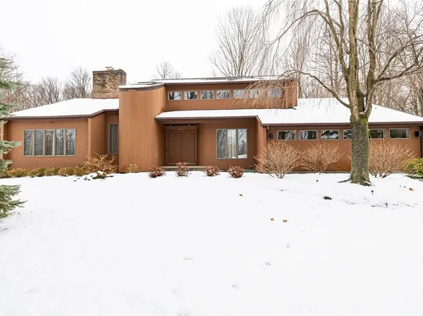342 Shadowbrook Dr, Webster, NY 14580