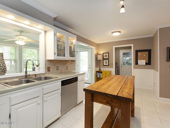 5th image of 3508 Violet Ct