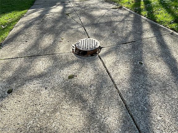5th image of 5073 Greenhurst Dr