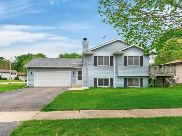 3052 Breezeway Dr, Rockford, IL 61109