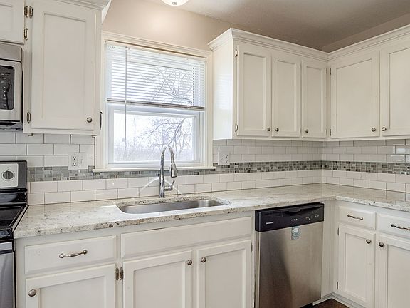 5th image of 10603 NW Meadow Lane Dr