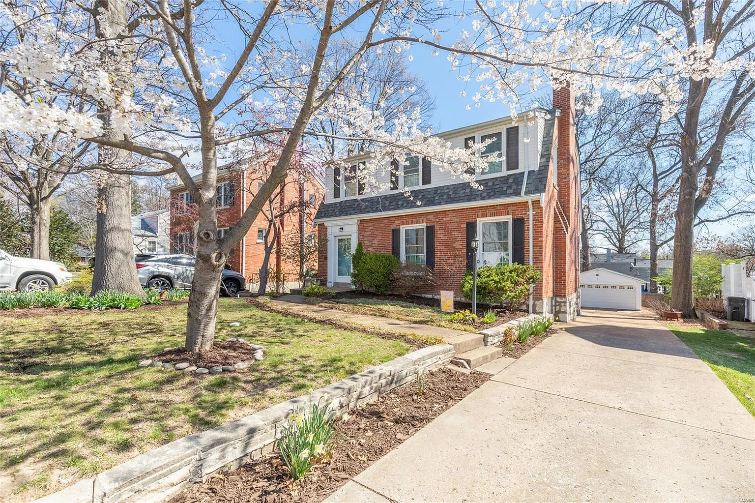 286 Elm Ave photo 1