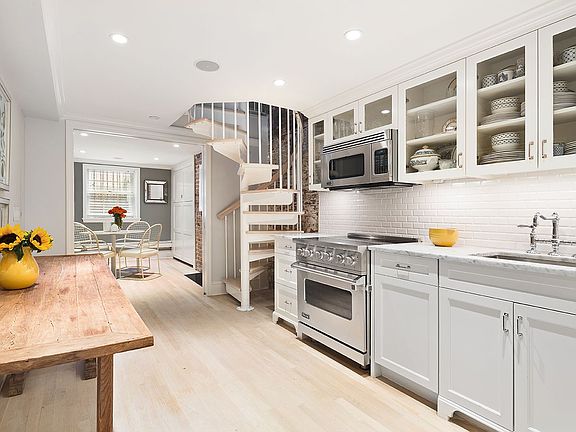 3rd image of 53 Horatio St #Townhouse 1