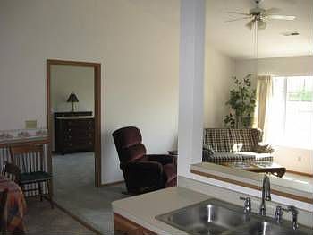 4th image of 1334 Hillview Cir E