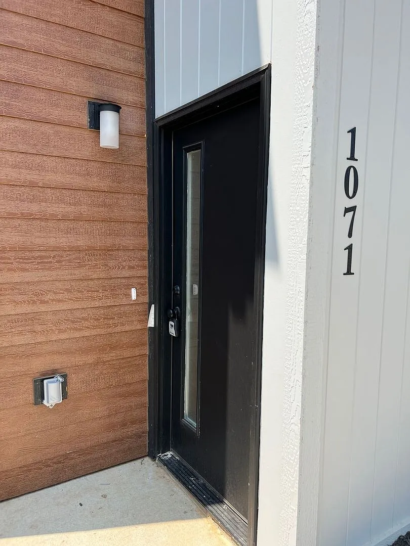 Featherston Village - Modern Living - Leasing Special! — Photo 2