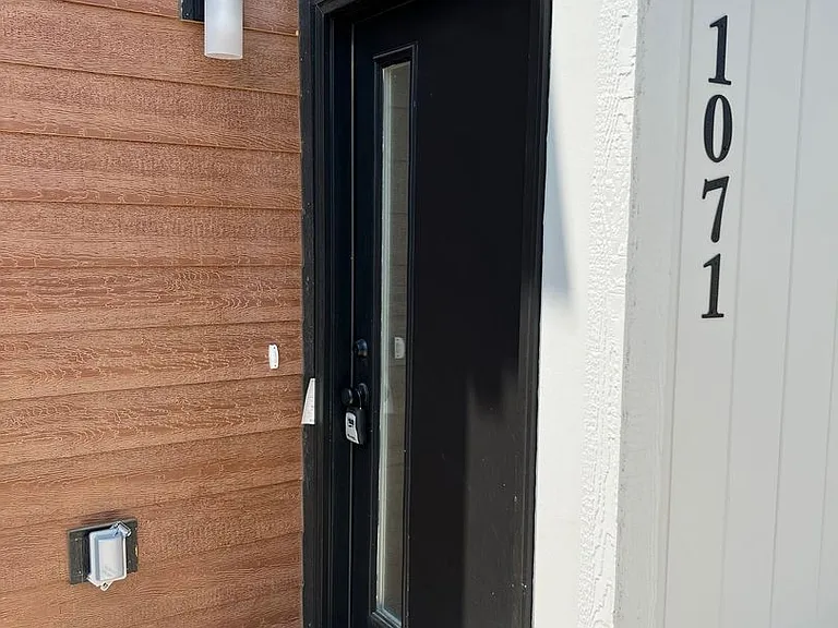 1071 Ventnor Ave — Photo 2
