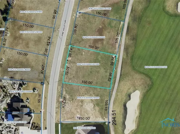 865 Pine Valley Dr, Bowling Green, OH 43402
