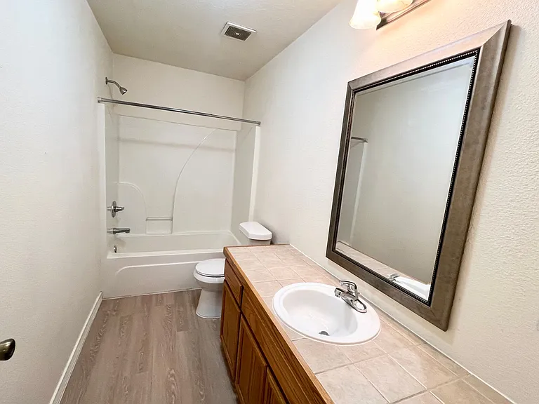 220 Sandstone Dr #C — Photo 3
