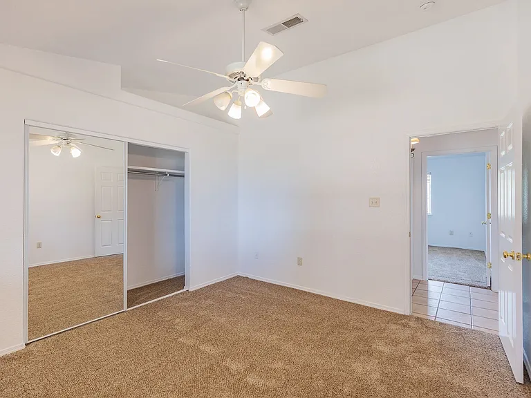 2400 Saguaro Loop — Photo 16