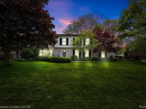 4335 Greenstown Dr, West Bloomfield, MI 48323