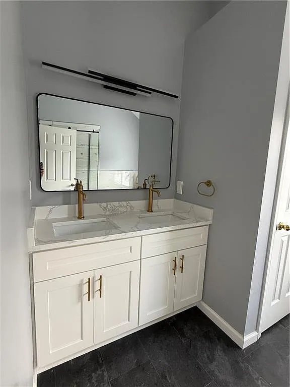 4 bed, 2.5 bath, 2356 sqft, $3,100 — Photo 3