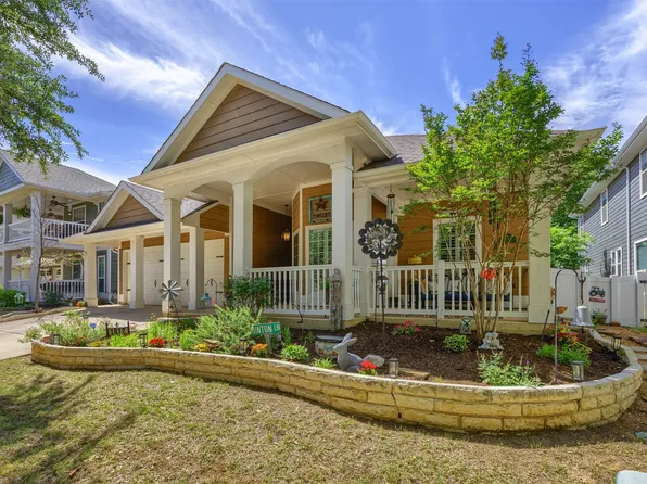 1812 Azalea Dr, Aubrey, TX 76227