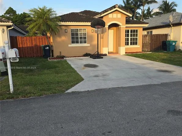 13961 SW 150th Ct, Miami, FL 33196