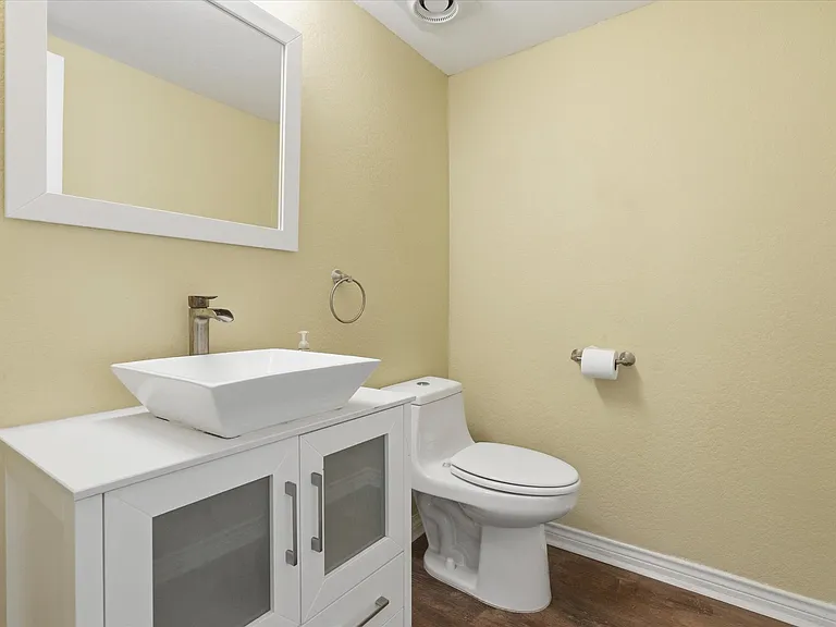 321 Old York Rd — Photo 7