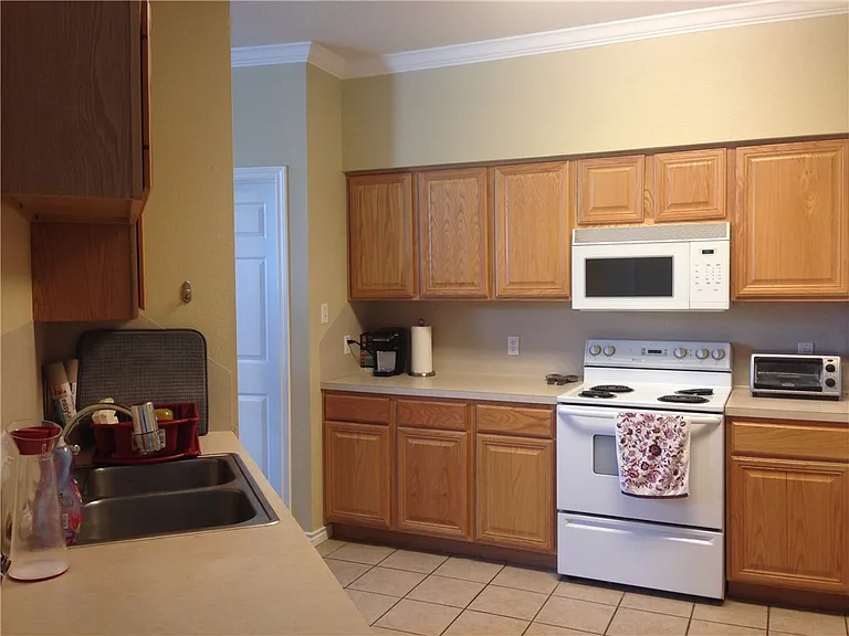 220 Fraternity Row — Photo 4