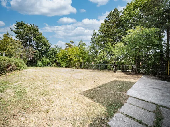 1 Datchet Rd #Basement, Toronto, ON M3M 1X4