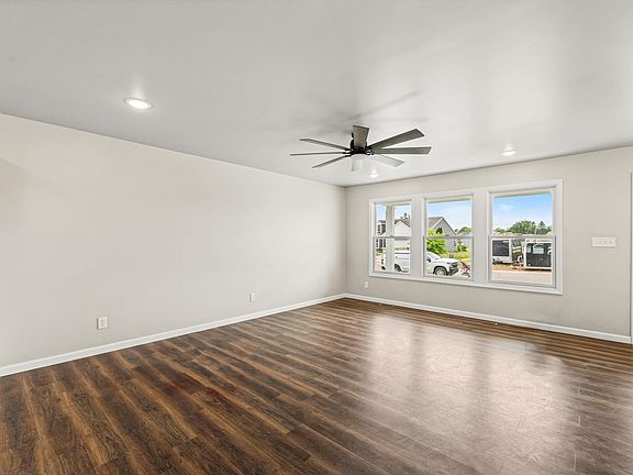 4th image of 416 Champery Dr
