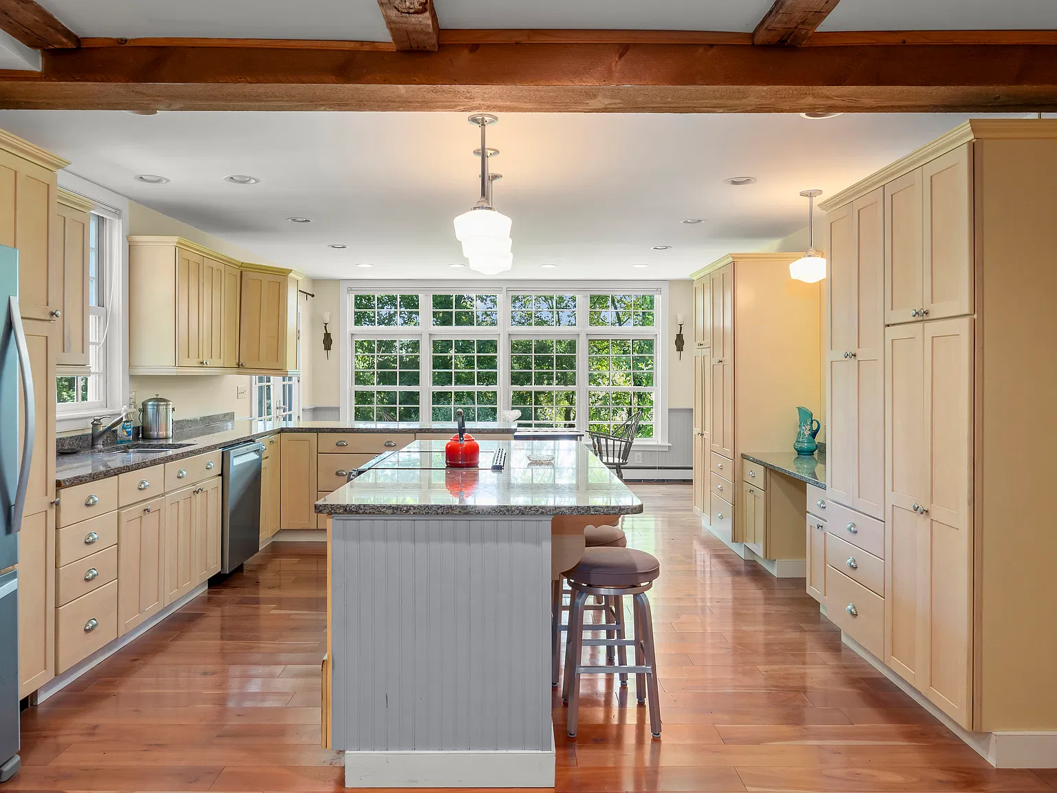 5 bed, 3500 sqft, $3,500 — Photo 2