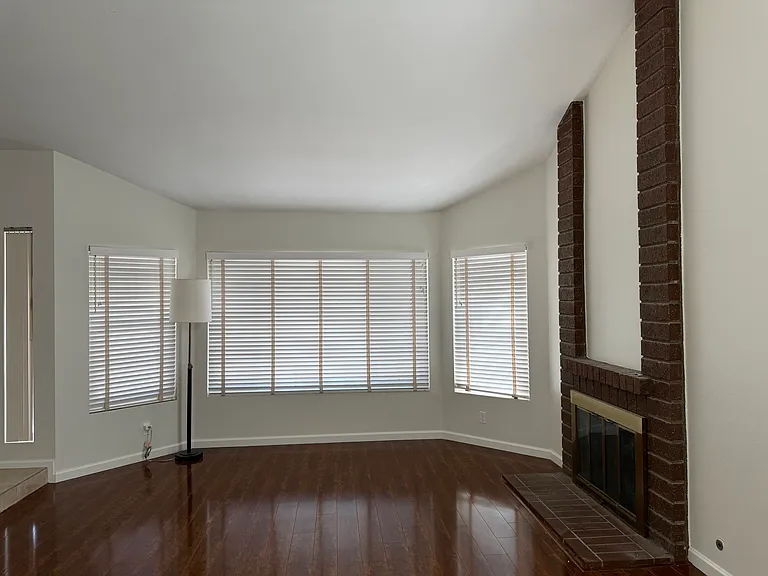 26056 Dunbar Dr — Photo 2