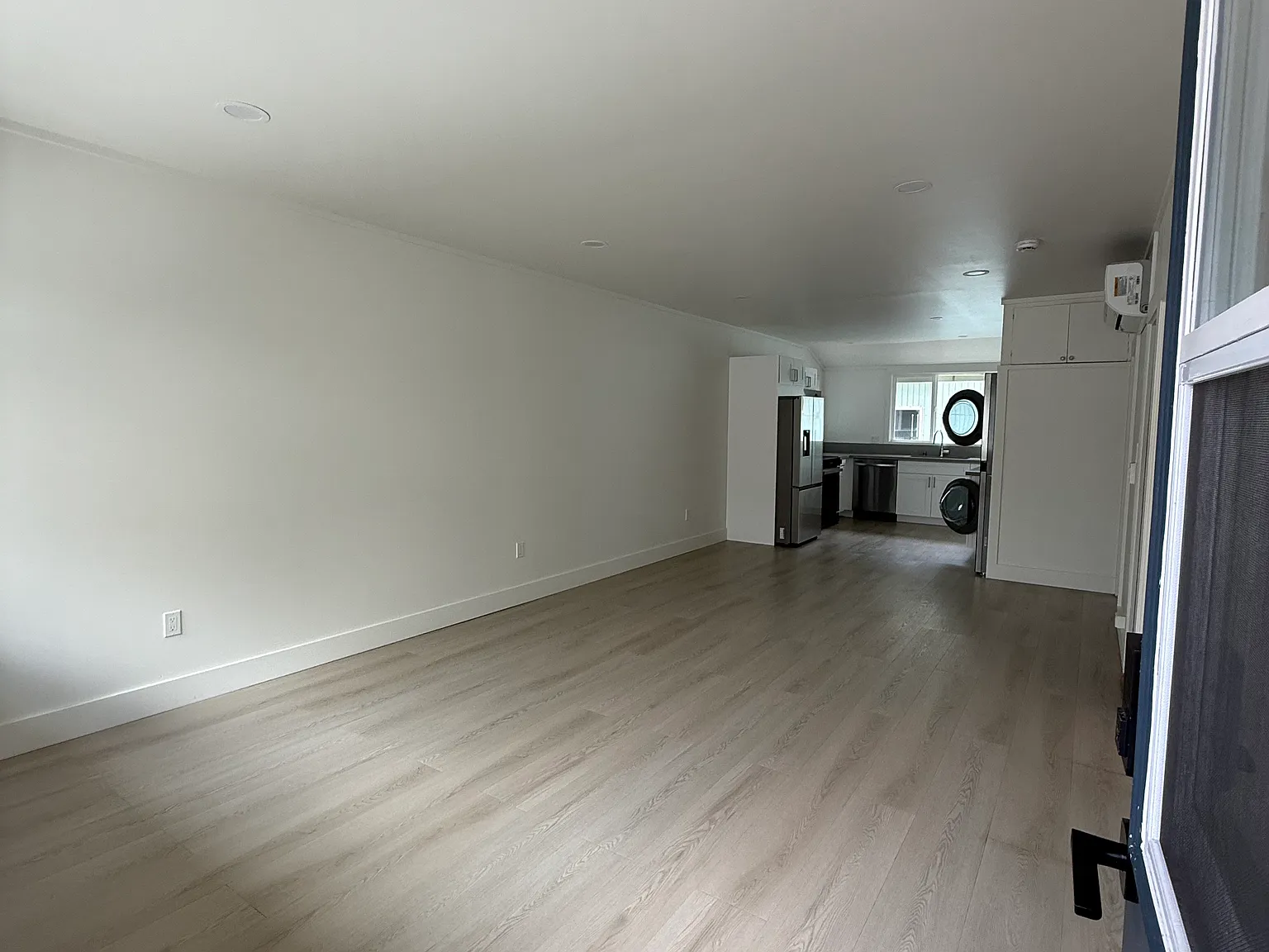 2 bed, 850 sqft, $2,900 — Photo 2
